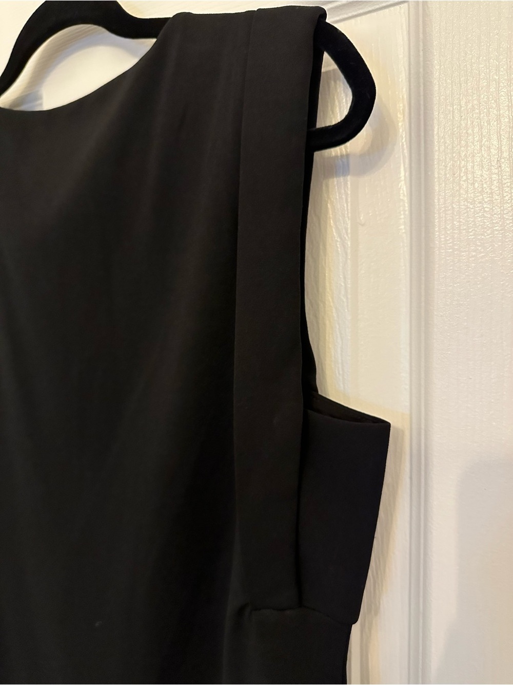 Banana Republic Black V-Neck Sleeveless Top - Picture 8 of 8